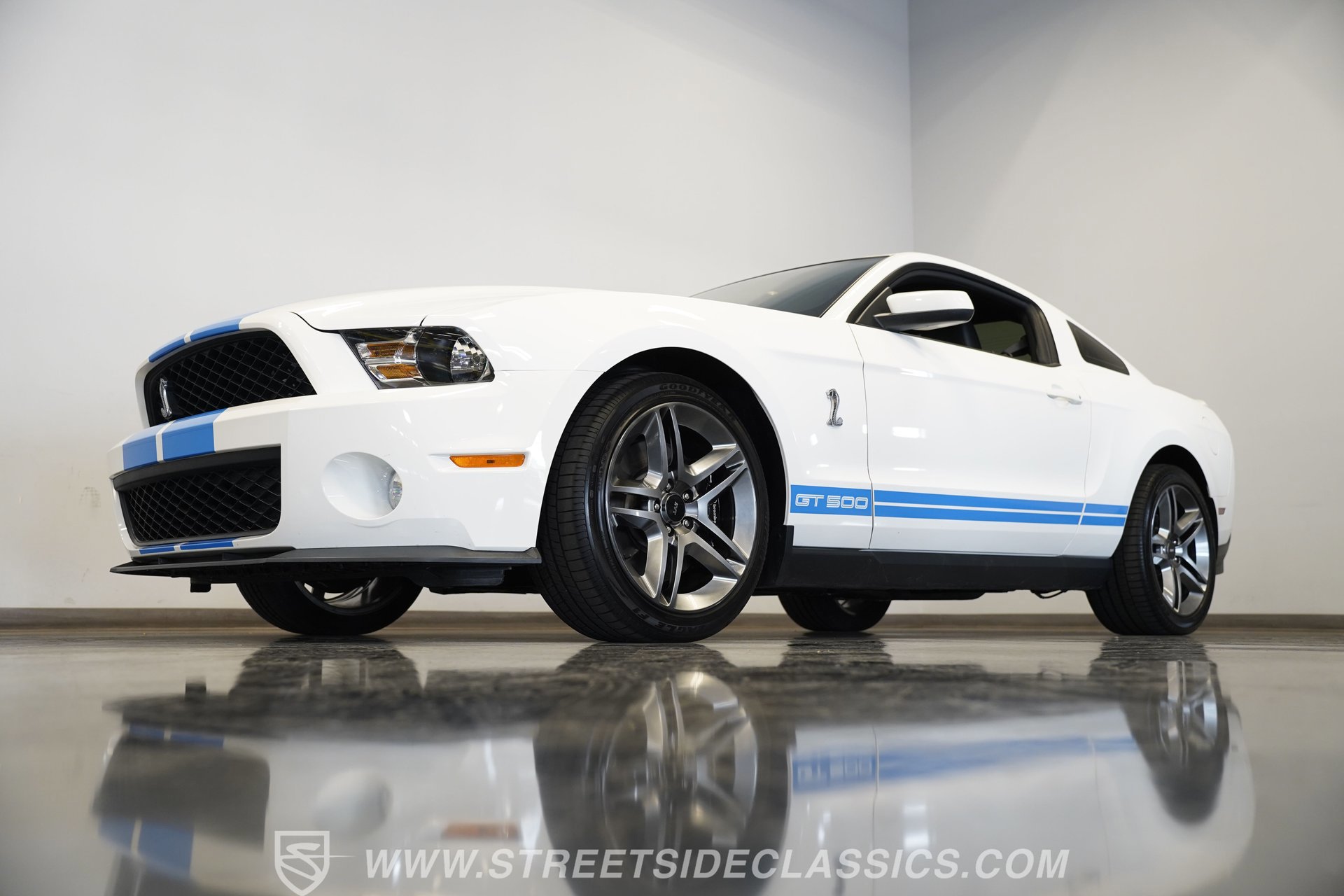 Used 2010 Ford Mustang Shelby GT500 image 5