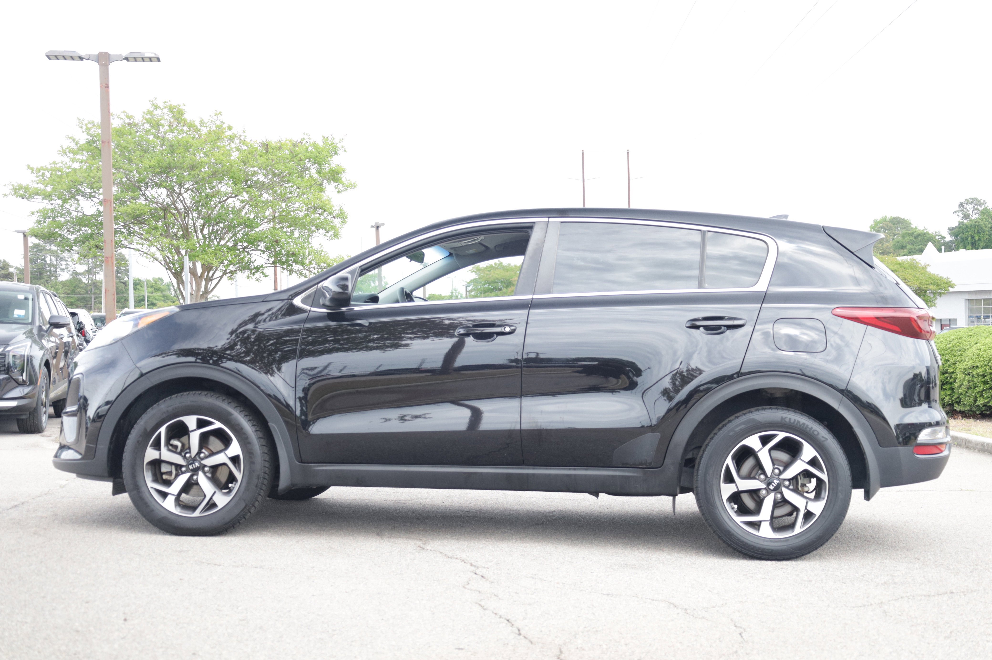Used 2020 Kia Sportage LX FWD image 2