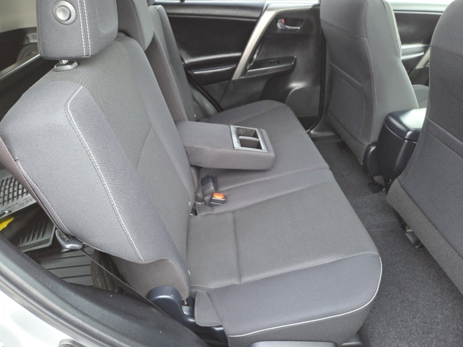 Used 2018 Toyota RAV4 XLE image 23