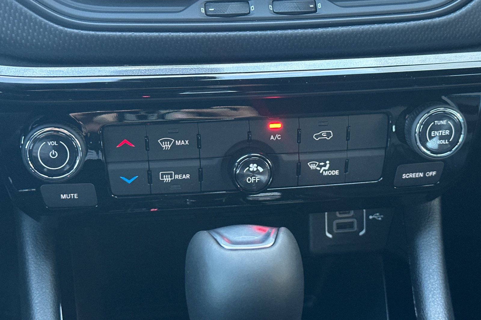 New 2026 Jeep Compass Latitude AWD/4WD image 17