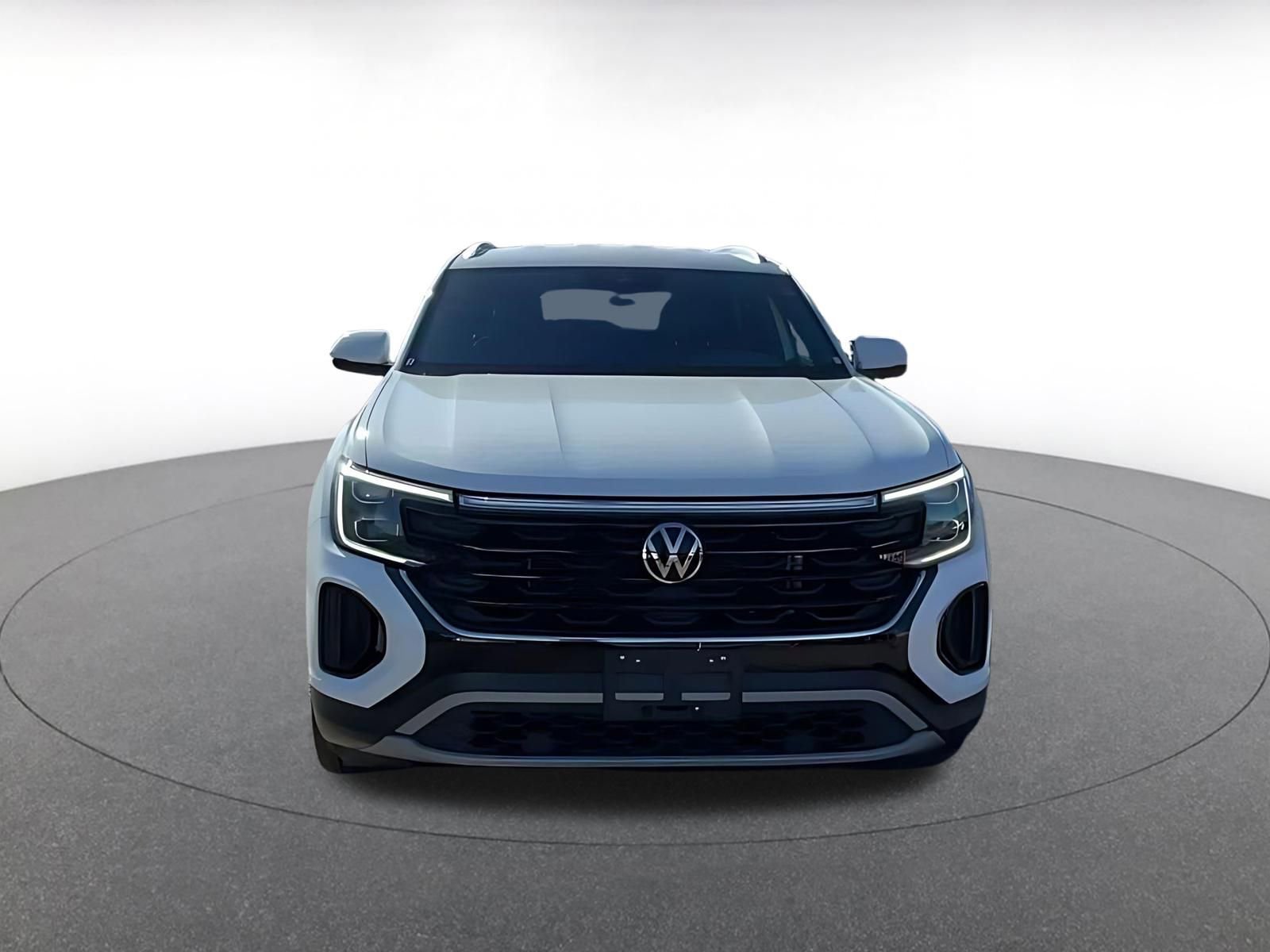 Used 2025 Volkswagen Atlas Cross Sport SE FWD image 4