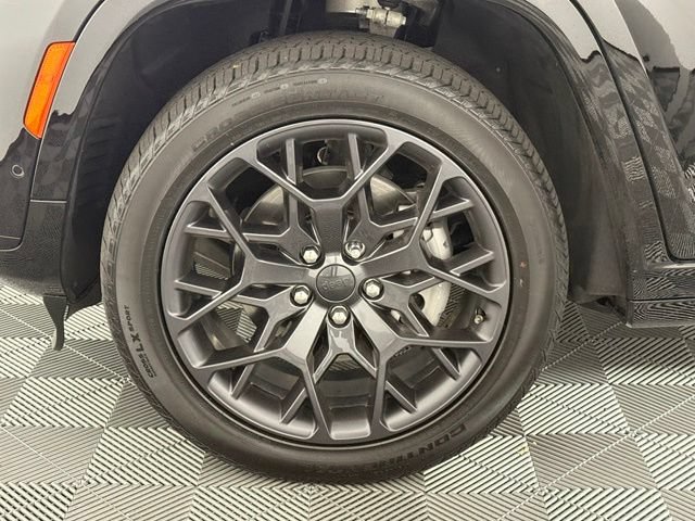Used 2025 Jeep Grand Cherokee L Summit w/ Obsidian Package AWD/4WD image 11