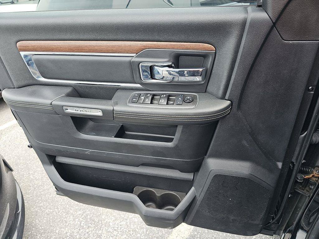 Used 2014 RAM 2500 Laramie w/ Black Appearance Group AWD/4WD image 10