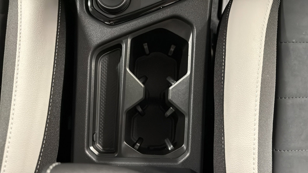 Used 2025 Volkswagen Taos SE image 39