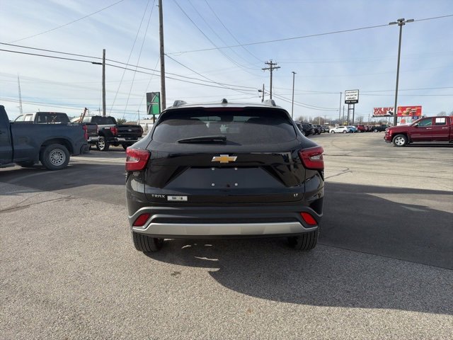 Used 2025 Chevrolet Trax LT w/ LT Convenience Package image 7