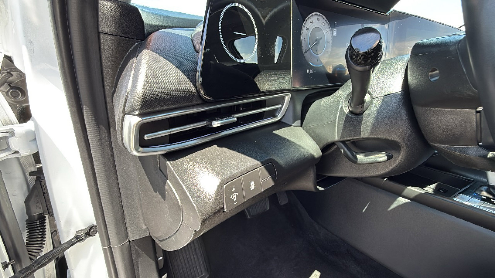 Used 2025 Hyundai Elantra SEL FWD image 27