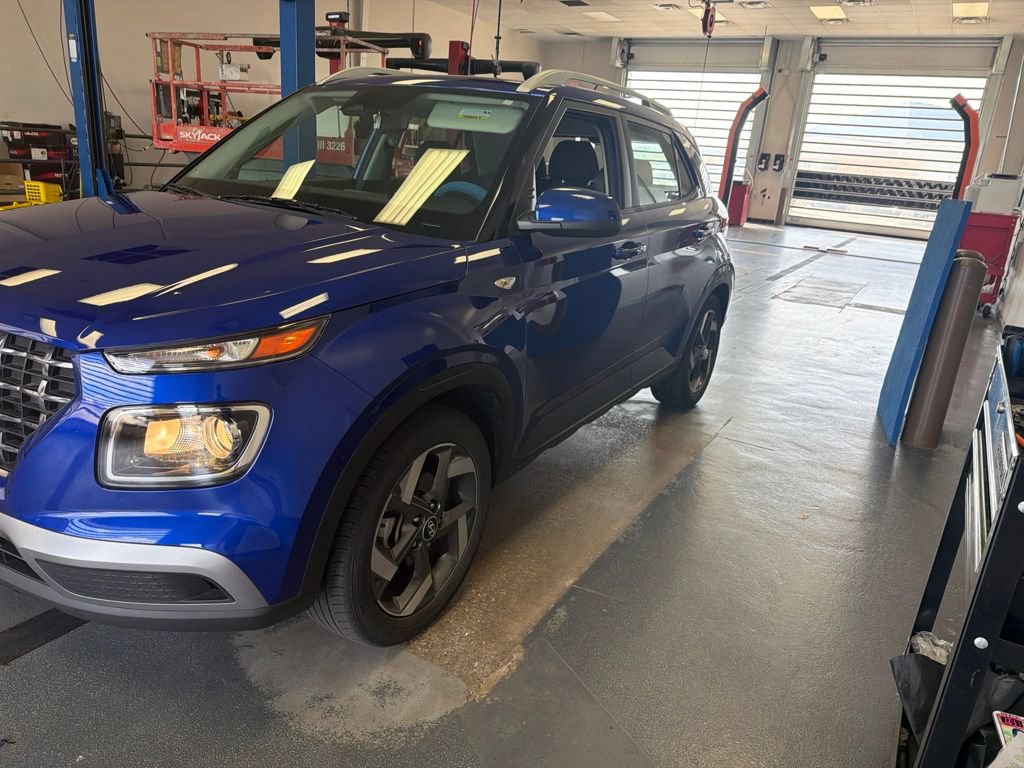 Used 2024 Hyundai Venue SEL FWD image 5