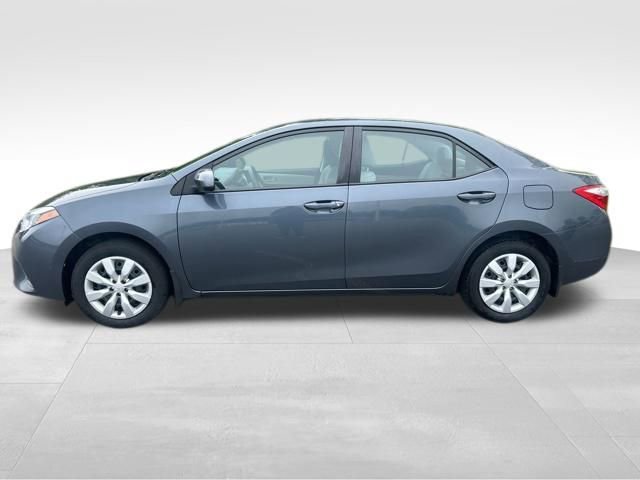Used 2015 Toyota Corolla LE FWD image 2