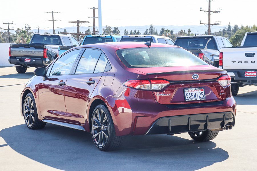 Certified 2025 Toyota Corolla SE w/ SE Premium Package FWD image 5