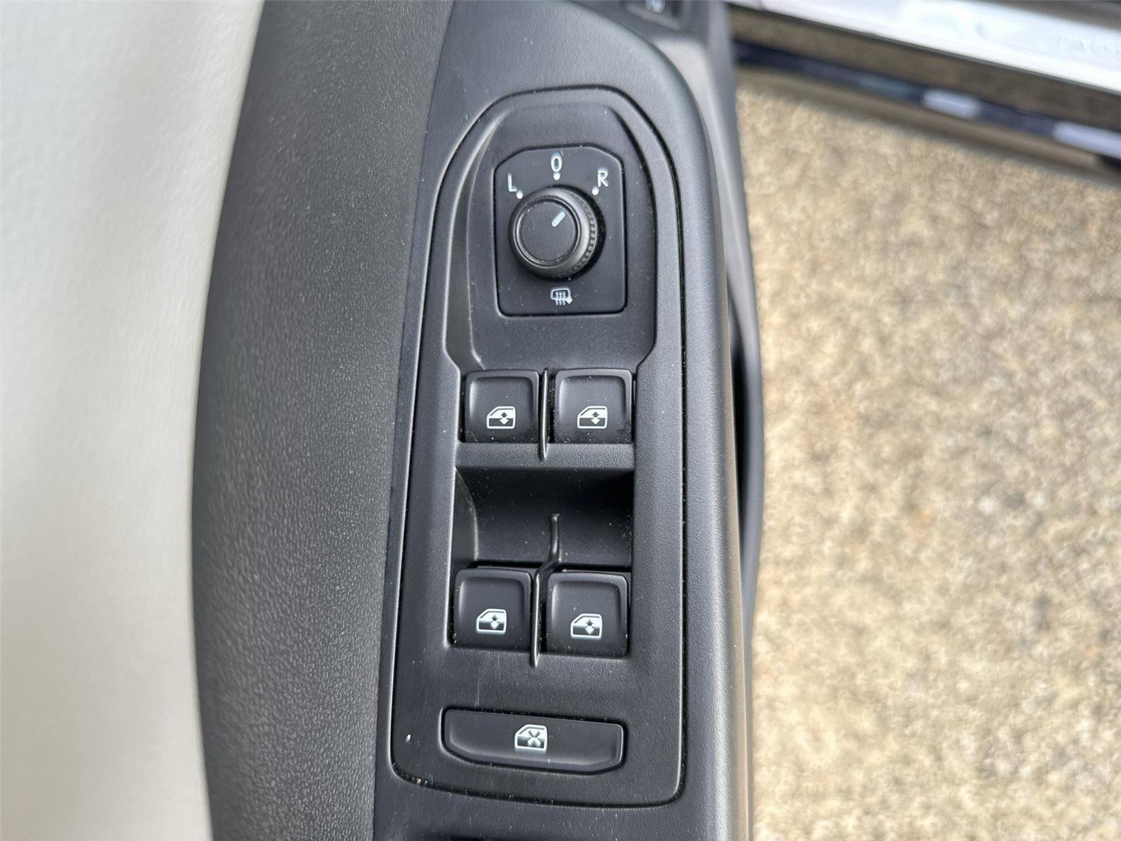 Used 2022 Volkswagen Taos SE FWD image 13