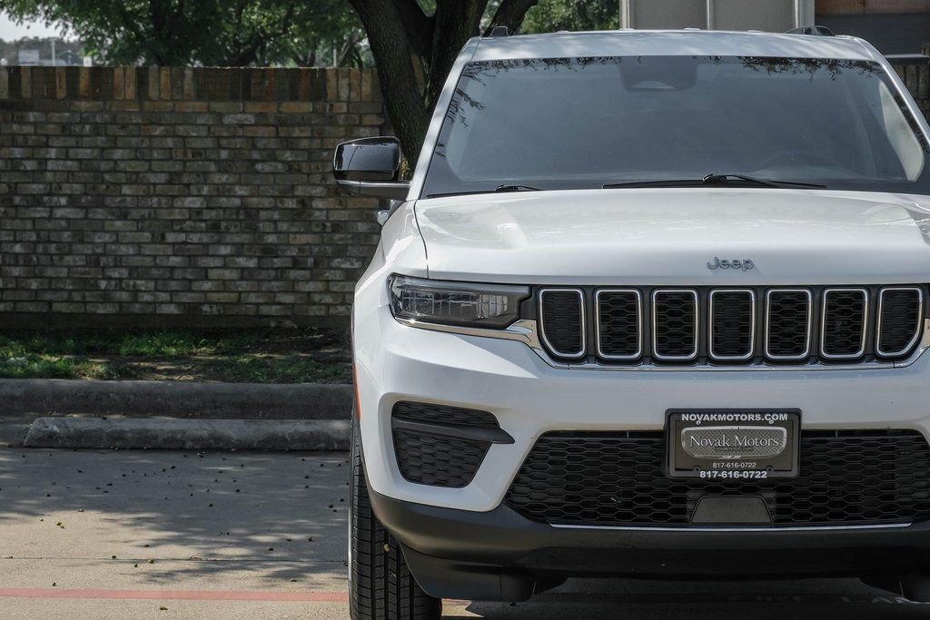 Used 2022 Jeep Grand Cherokee Laredo w/ Luxury Tech Group I image 57