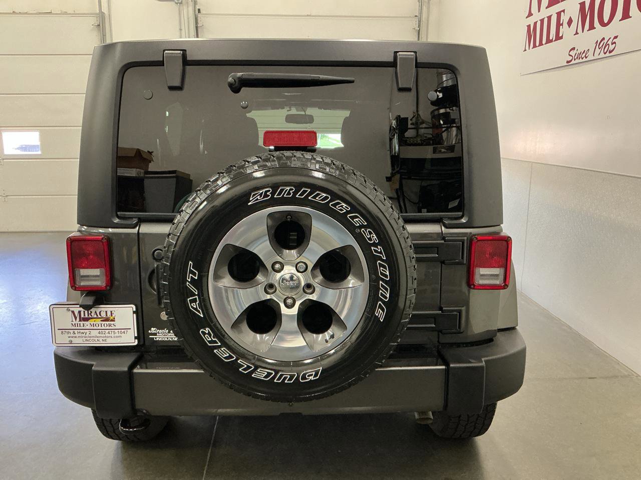 Used 2017 Jeep Wrangler Unlimited Sahara w/ Connectivity Group AWD/4WD image 5