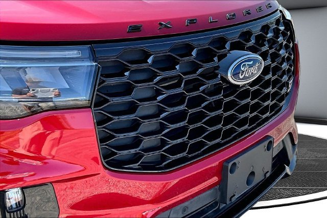 Used 2025 Ford Explorer ST AWD/4WD image 33