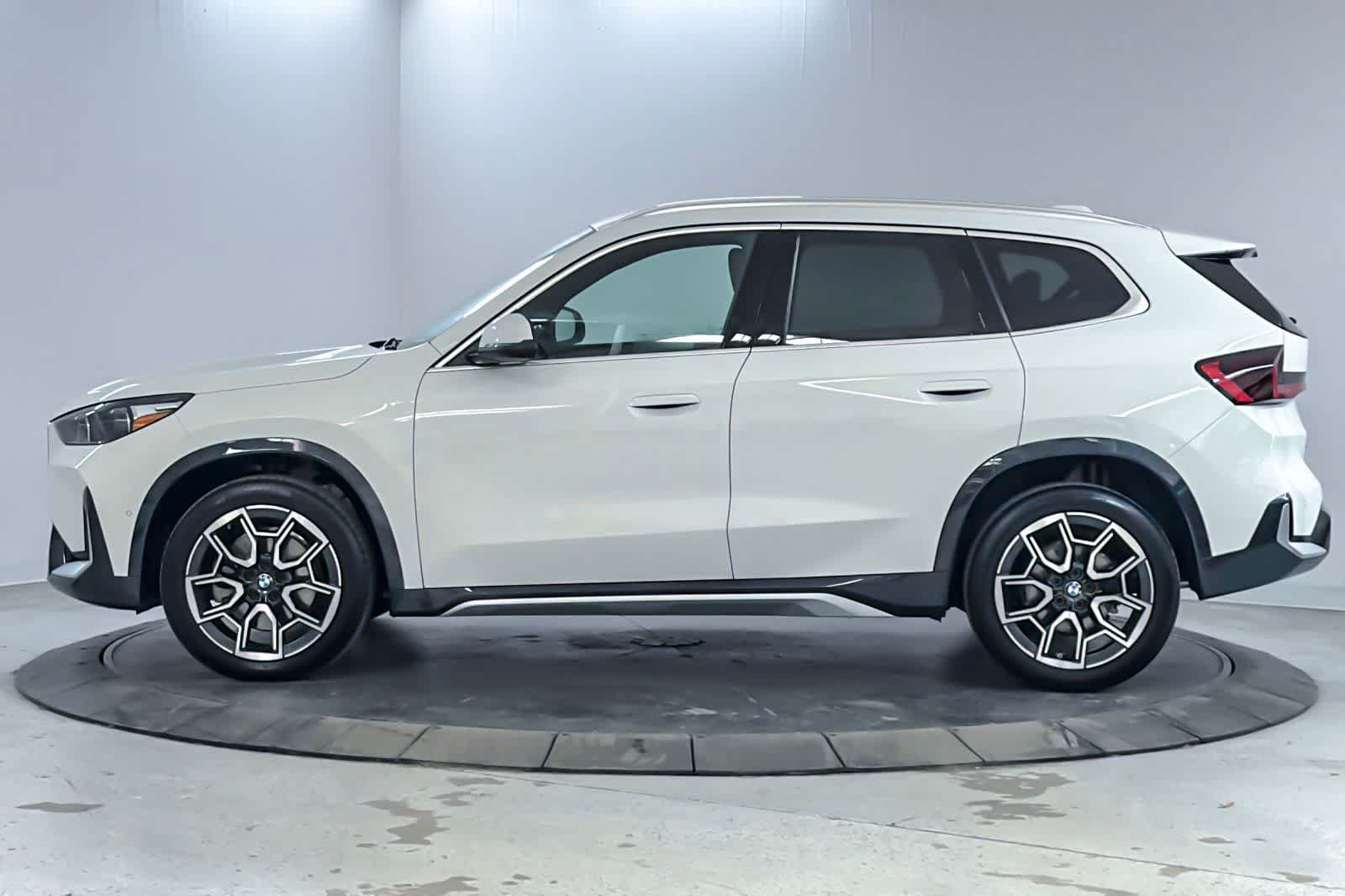 Used 2026 BMW X1 xDrive28i w/ Convenience Package AWD/4WD image 5