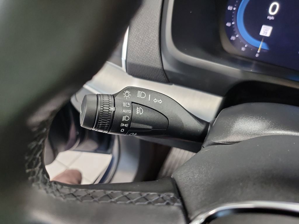 Used 2025 Volvo XC90 B5 Core image 59