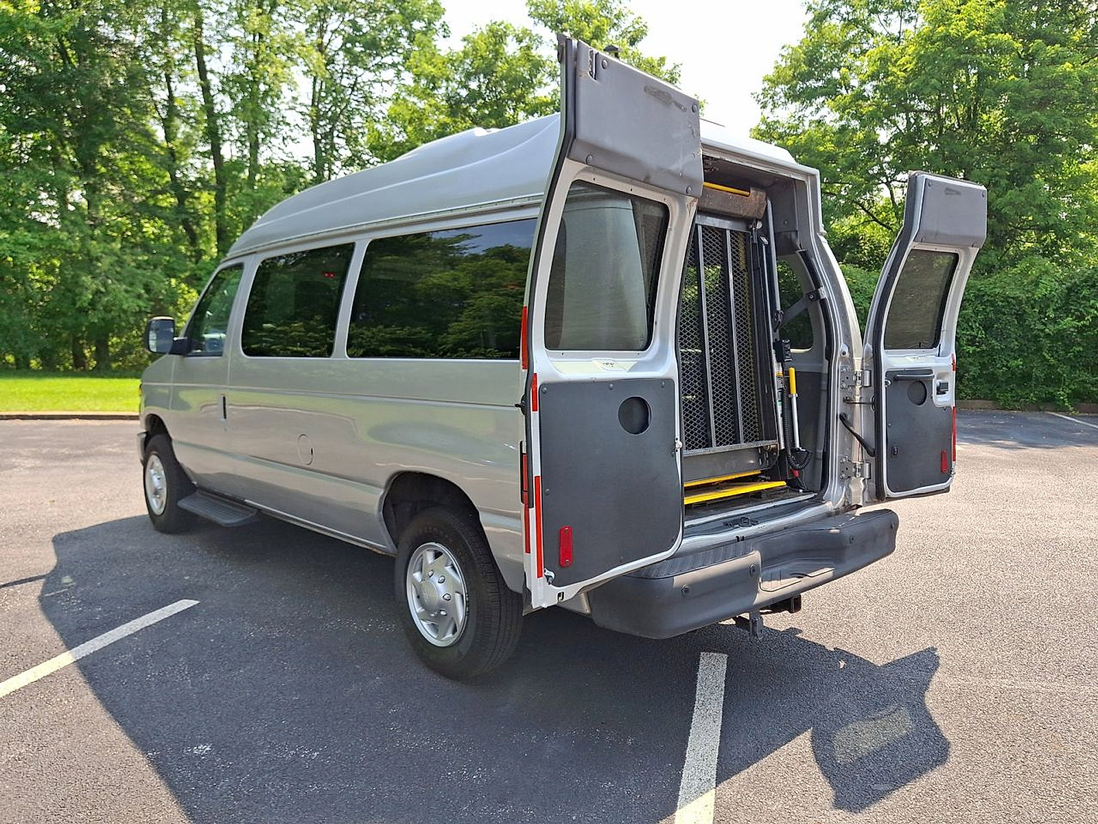 Used 2011 Ford E-350 and Econoline 350 XL w/ PWR Windows & Locks Group RWD image 24