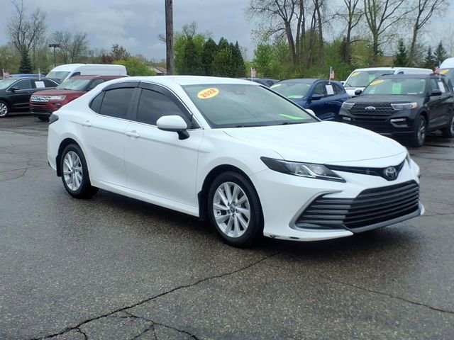 Used 2022 Toyota Camry LE FWD image 3