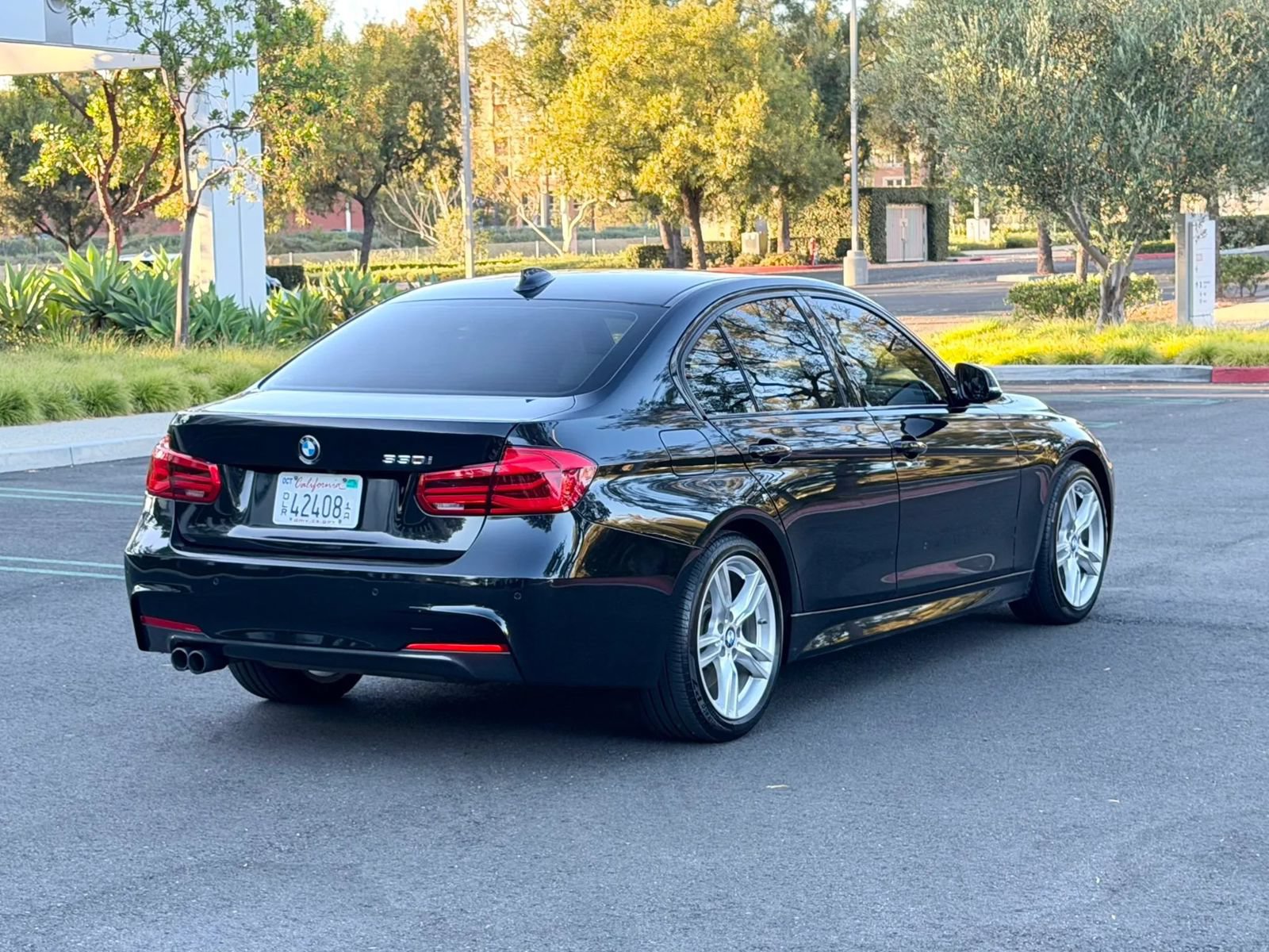 Used 2017 BMW 330i Sedan RWD image 4