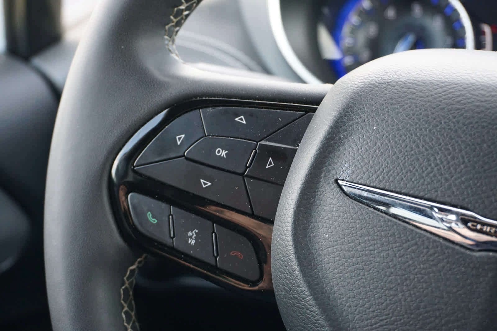 Used 2025 Chrysler Pacifica Limited FWD image 17