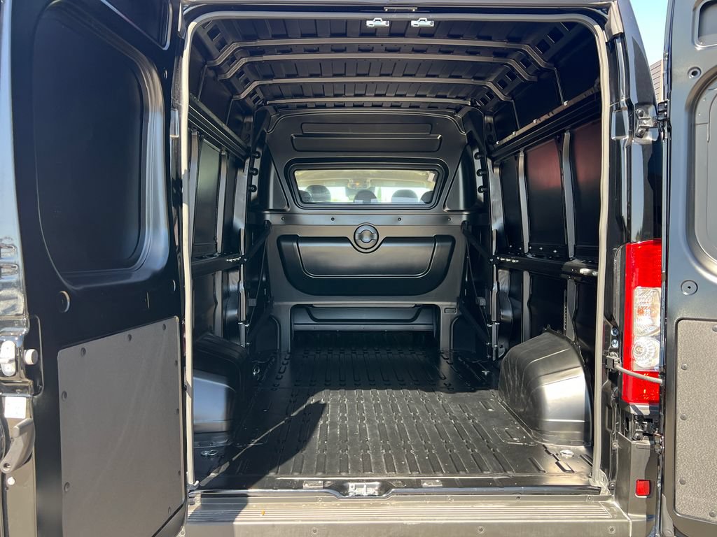 New 2026 RAM ProMaster 2500 w/ Crew Van Package FWD image 16