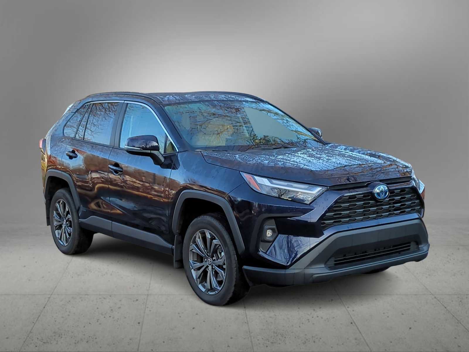 Used 2023 Toyota RAV4 XLE Premium image 2