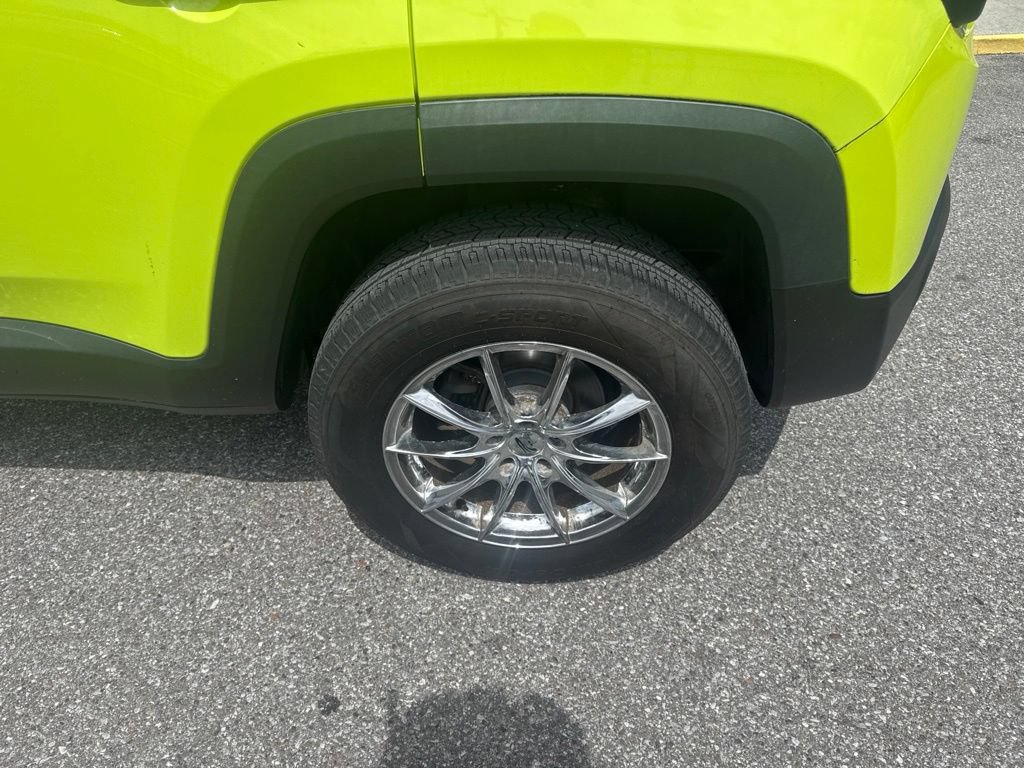 Used 2017 Jeep Renegade Altitude FWD image 10