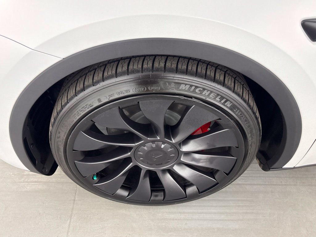 Used 2024 Tesla Model Y Performance AWD/4WD image 11