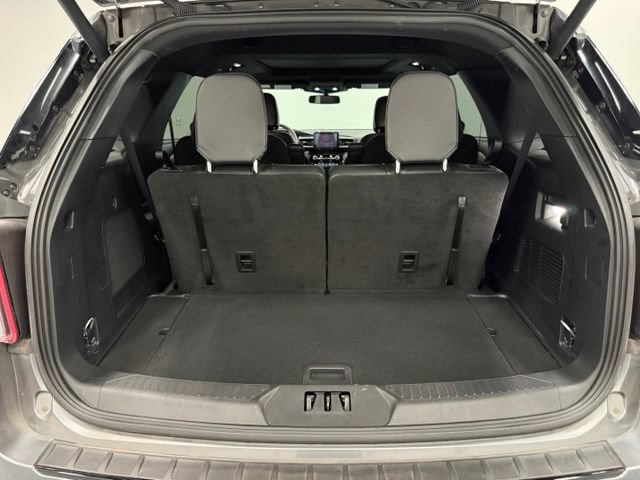 Used 2024 Ford Explorer ST-Line w/ Class IV Trailer Tow Package RWD image 37