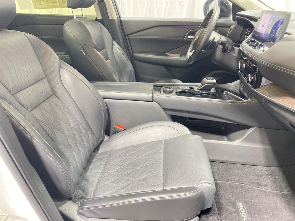 Used 2024 Nissan Rogue Platinum AWD/4WD image 28