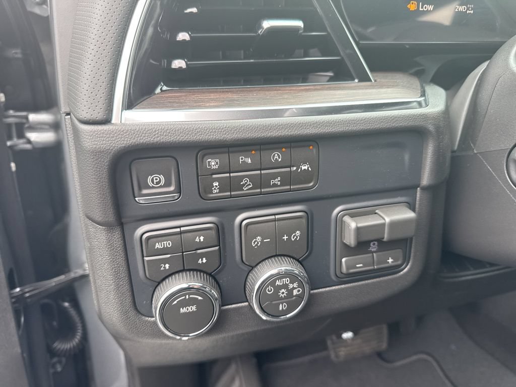 New 2026 Chevrolet Suburban Premier w/ Sun And Tow Package AWD/4WD image 30