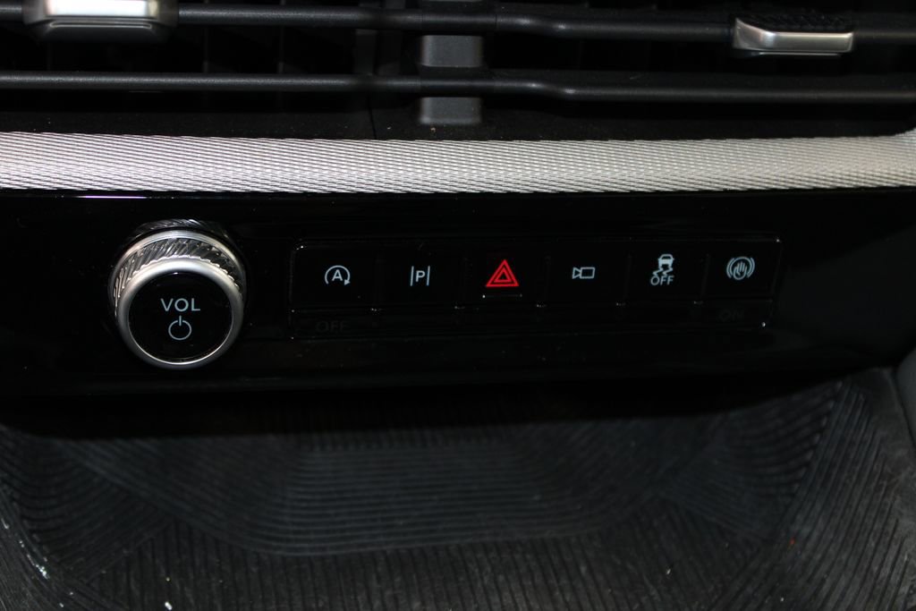 Used 2025 Ford Explorer Active image 34