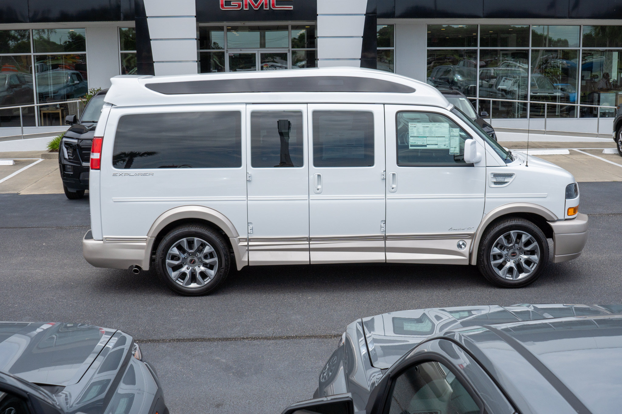 New 2026 GMC Savana 2500 w/ Driver Convenience Package RWD image 2