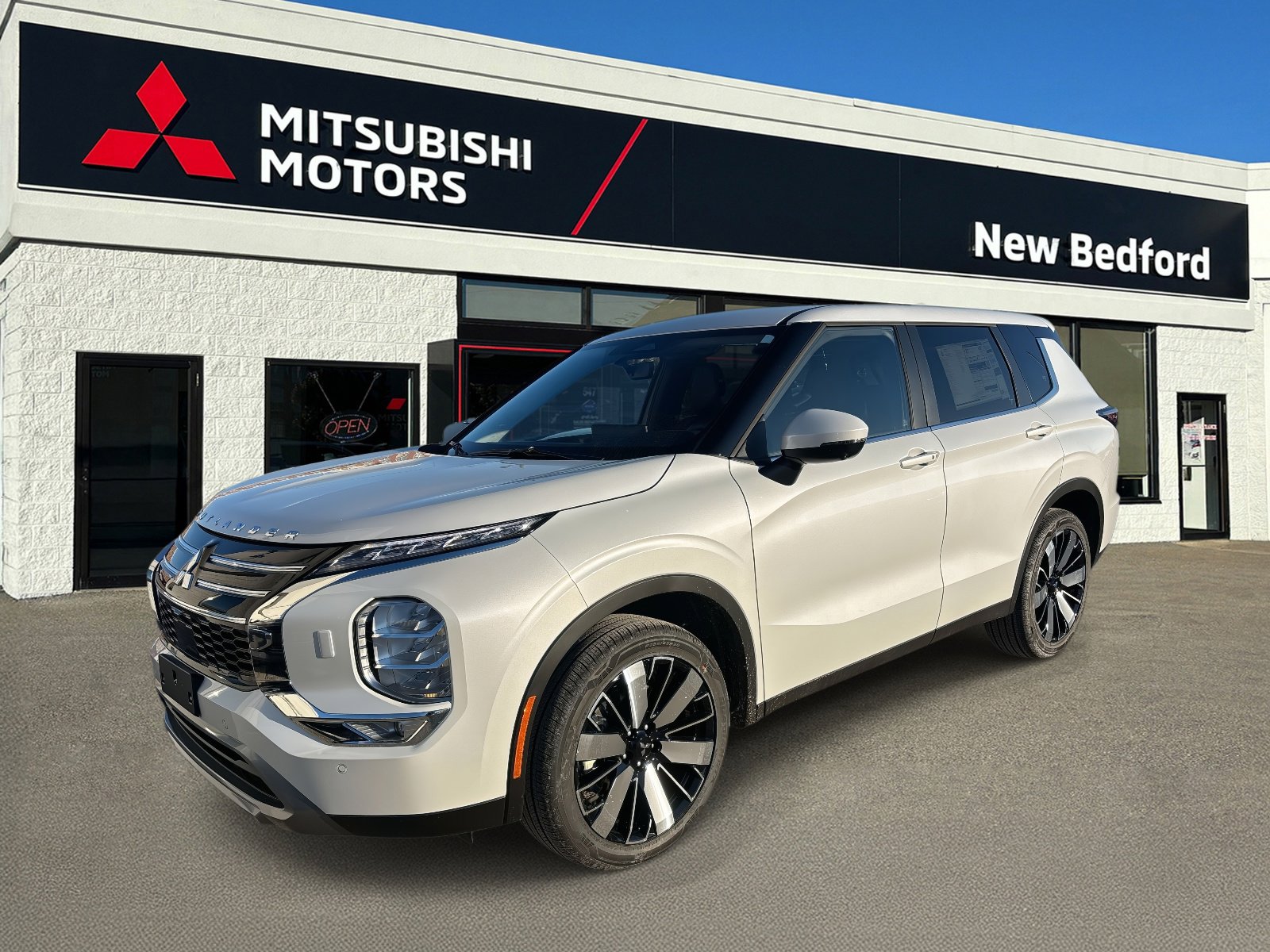 New 2026 Mitsubishi Outlander SE image 1