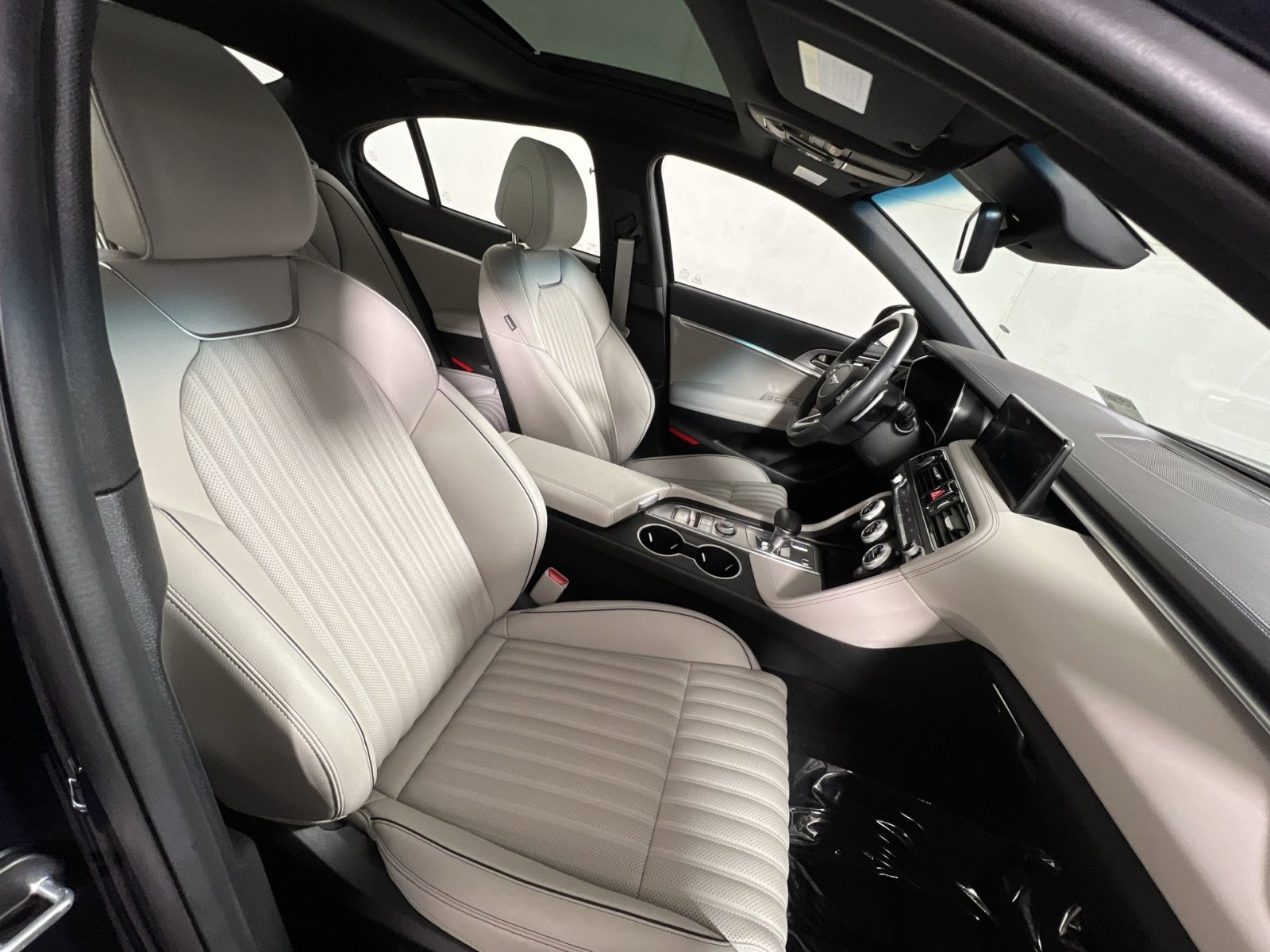 Used 2023 Genesis G70 2.0T w/ Sport Prestige Package image 24