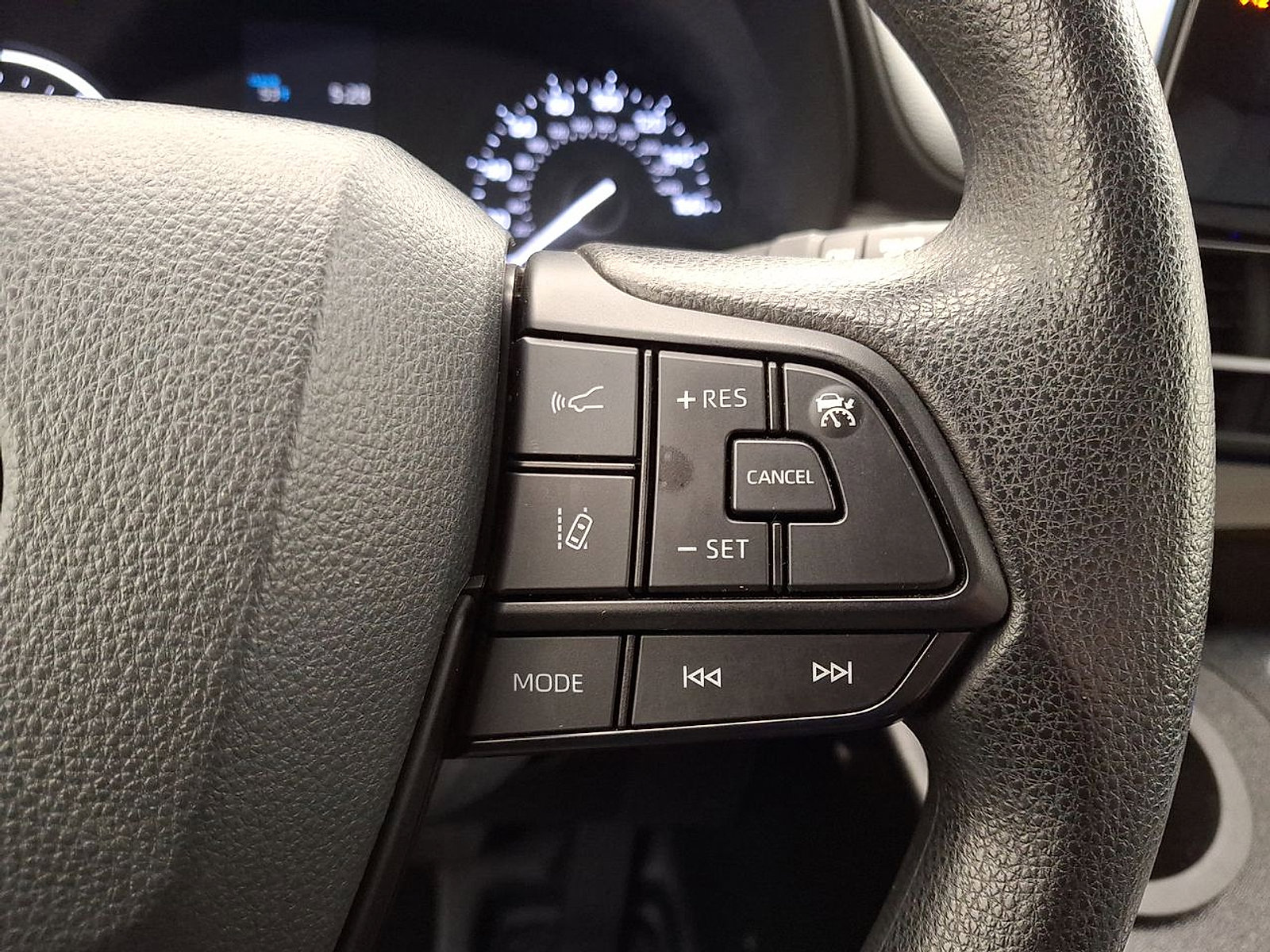 Used 2024 Toyota Sienna LE FWD image 18