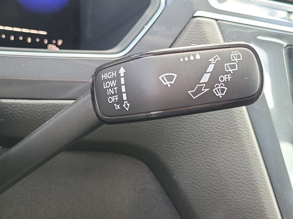 Used 2022 Volkswagen Tiguan SE R-Line image 30