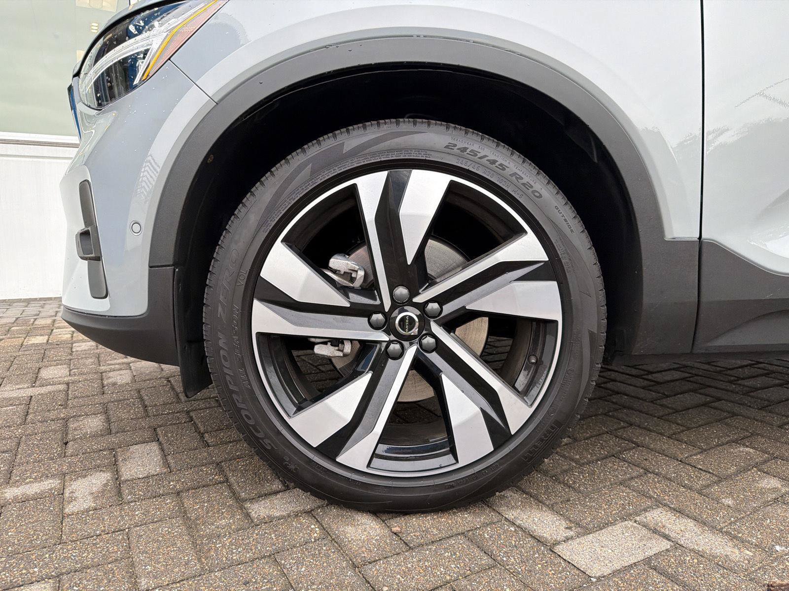 Used 2024 Volvo XC40 B5 Ultimate w/ Protection Package Premier AWD/4WD image 10