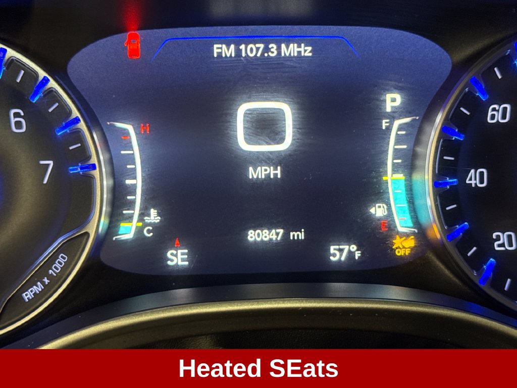 Used 2023 Chrysler Pacifica Touring-L FWD image 7
