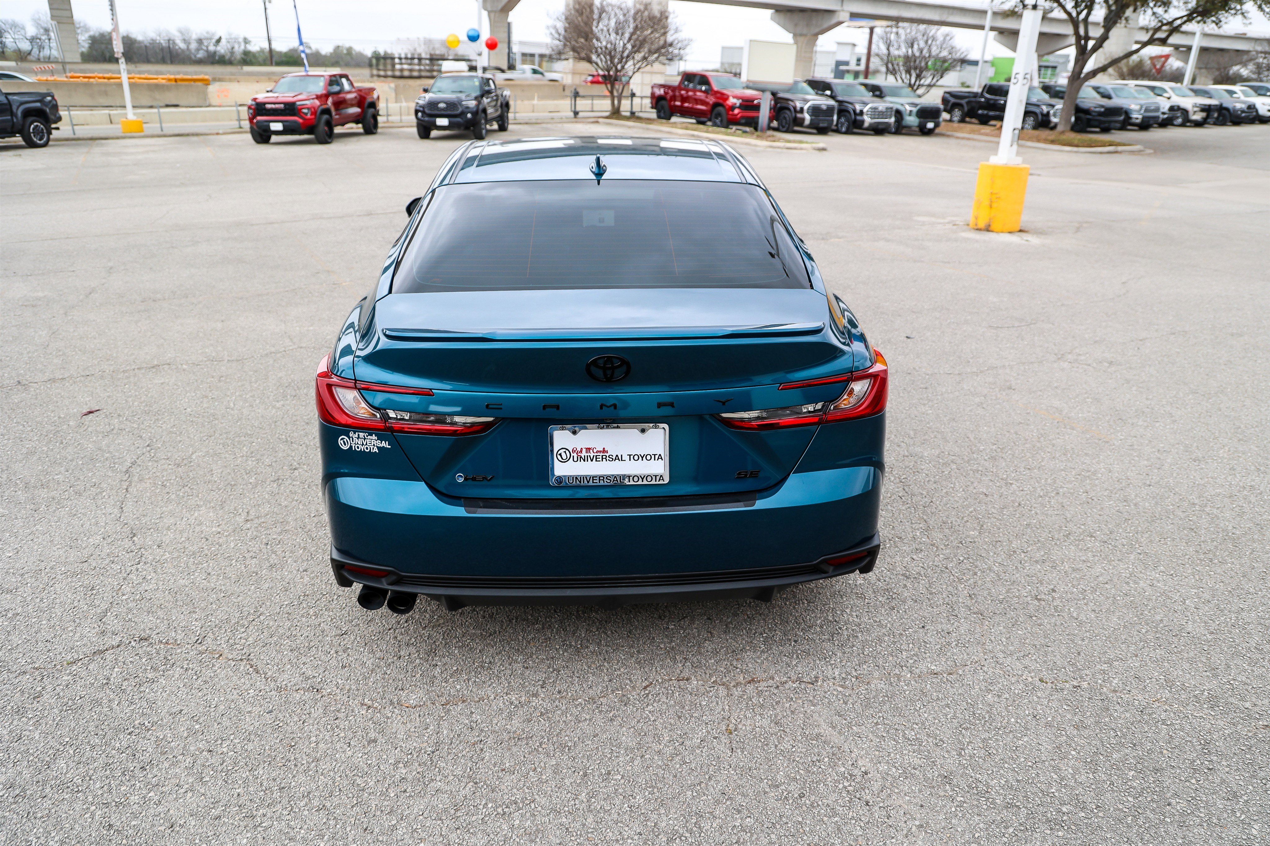 Used 2025 Toyota Camry SE w/ Convenience Package image 8