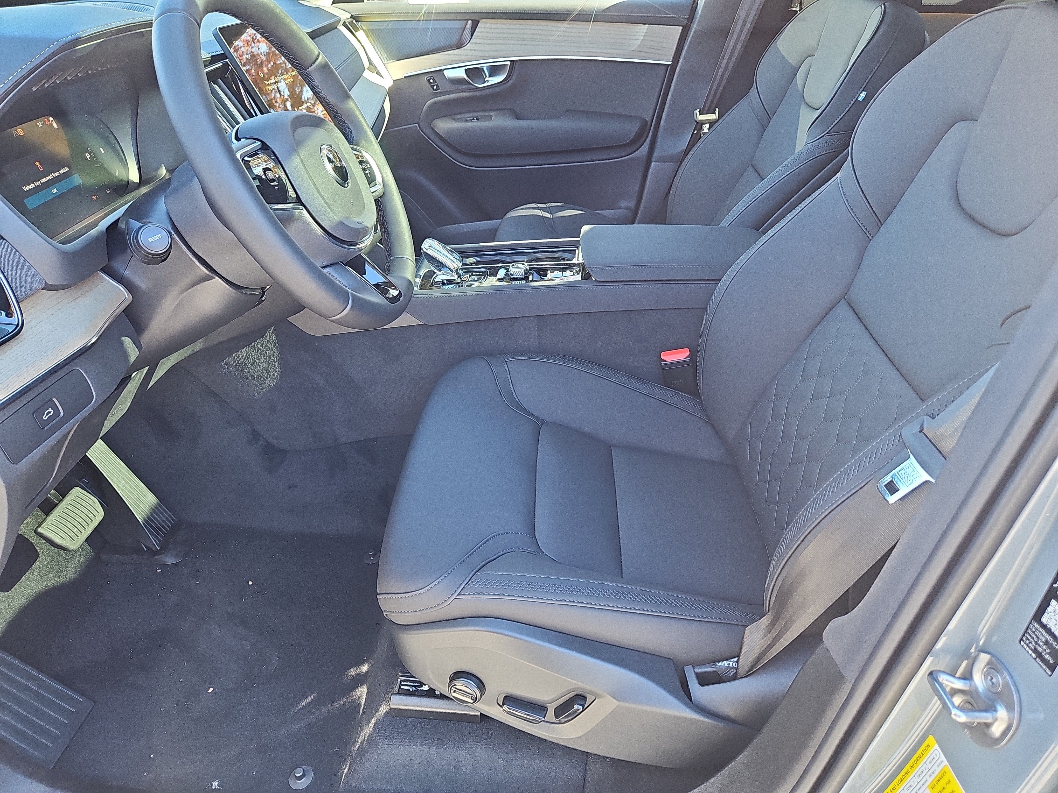 New 2027 Volvo XC90 B5 Plus AWD/4WD image 21