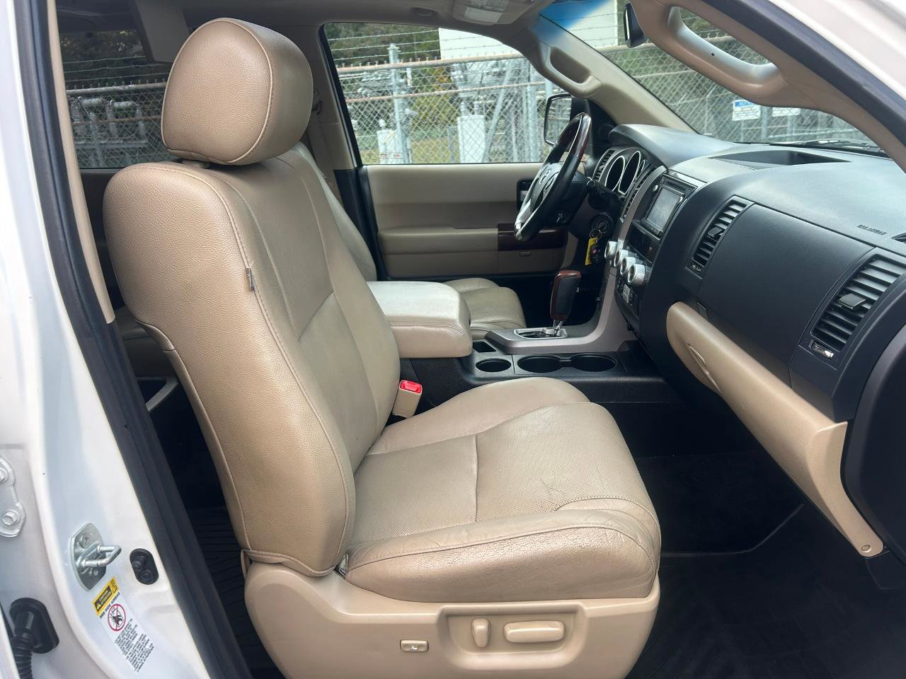 Used 2014 Toyota Sequoia Platinum w/ Preferred Accessory Package AWD/4WD image 16