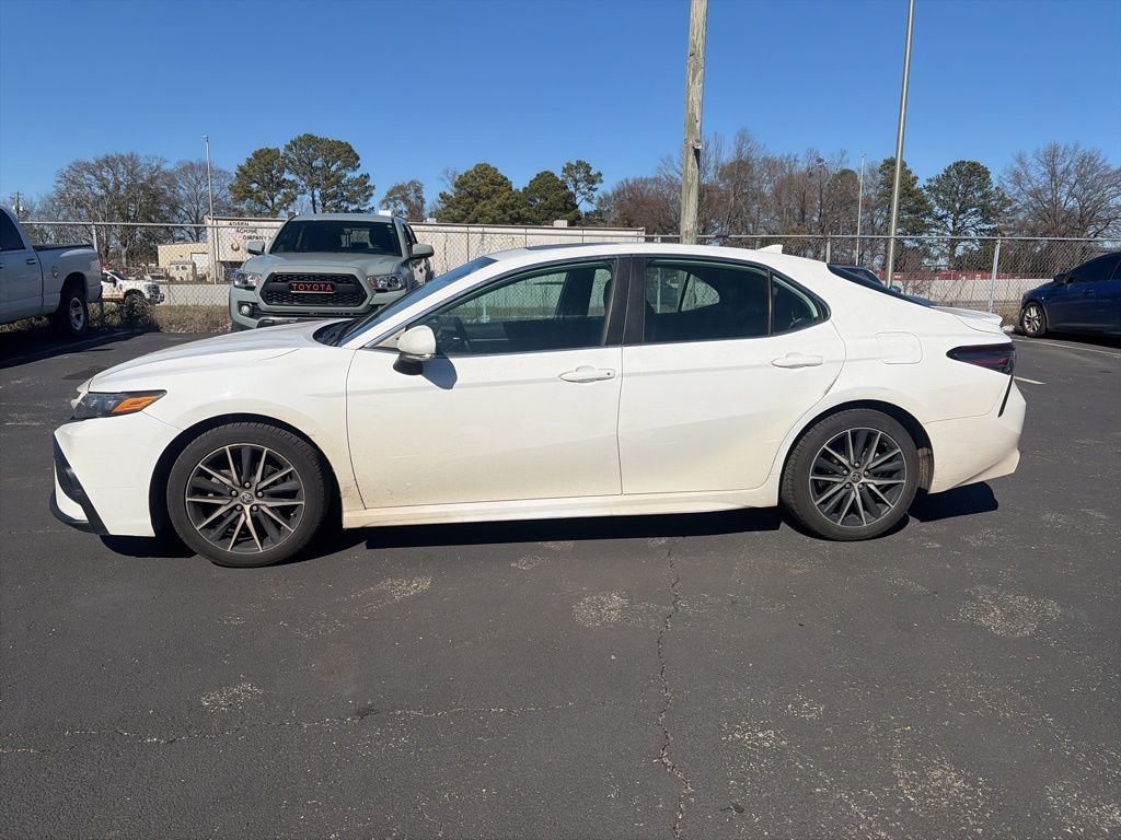 Used 2022 Toyota Camry SE image 4