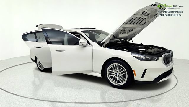 Used 2024 BMW 530i w/ Premium Package RWD image 11