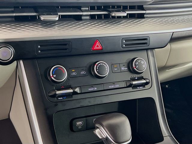 Used 2024 Kia Carnival LX image 12