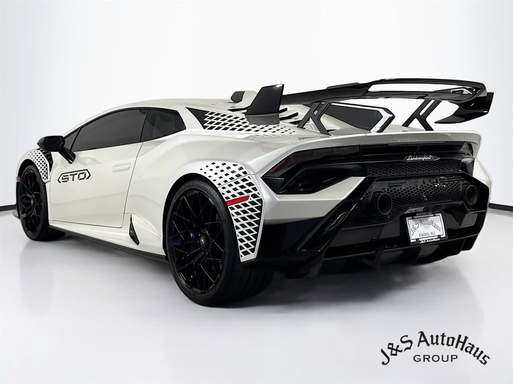 Used 2023 Lamborghini Huracan STO RWD image 5