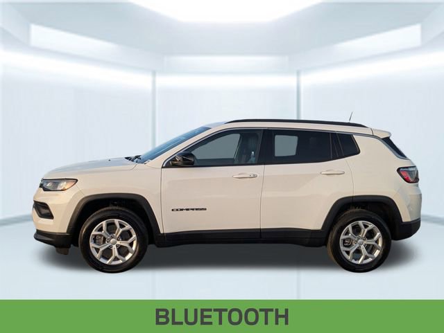 Used 2024 Jeep Compass Latitude image 2