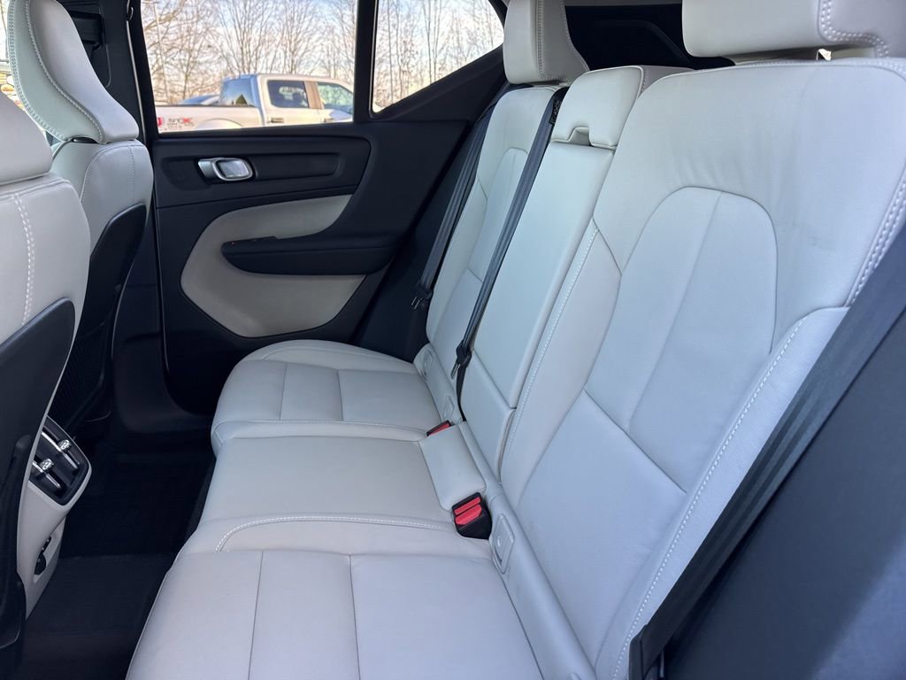 Used 2024 Volvo XC40 B5 Plus w/ Protection Package Premier image 14