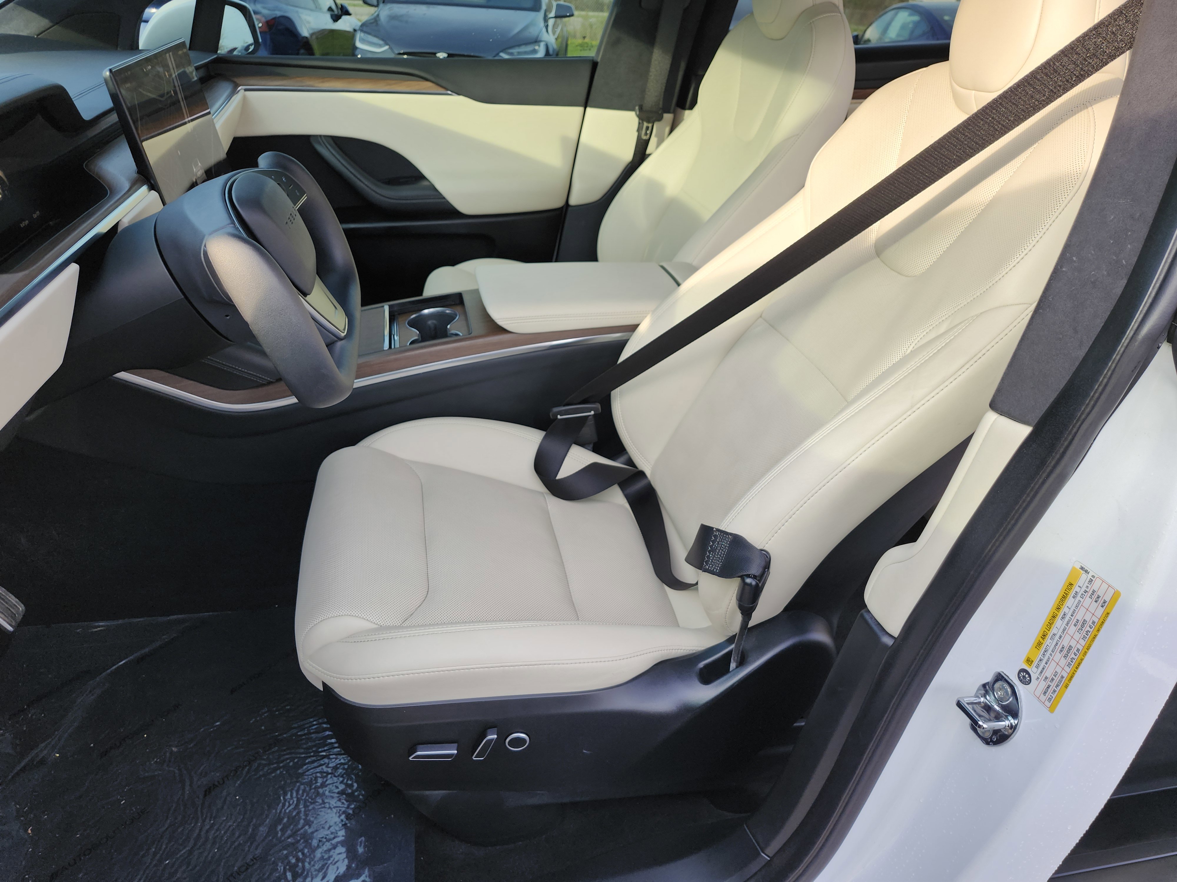 Used 2023 Tesla Model X image 22