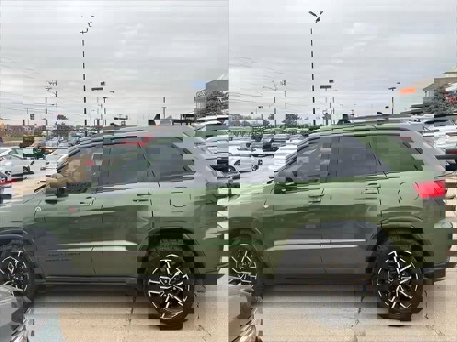 Used 2020 Jeep Grand Cherokee Trailhawk w/ Trailhawk Luxury Group image 2