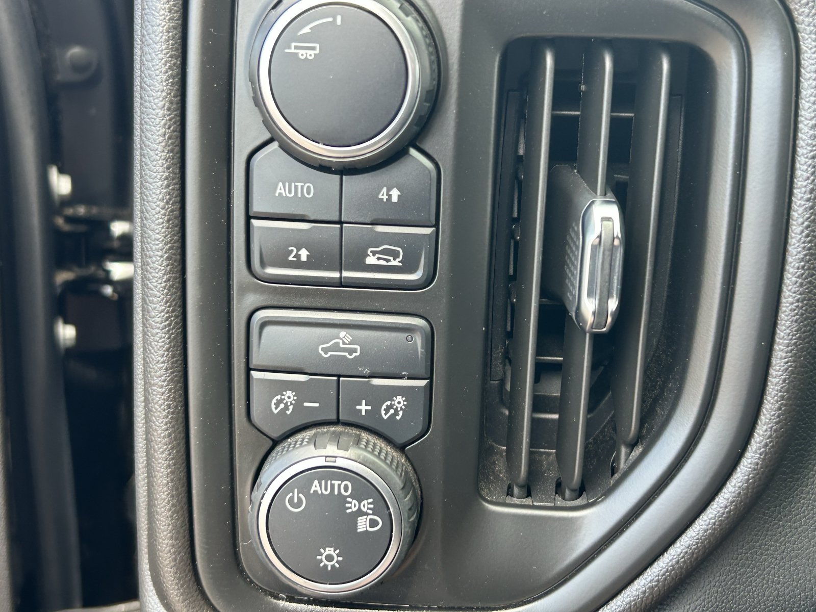 Certified 2024 Chevrolet Silverado 1500 Custom AWD/4WD image 29